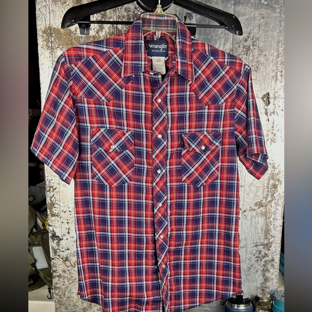 Wrangler Men's Blue and Red Plaid Button Down Shirt